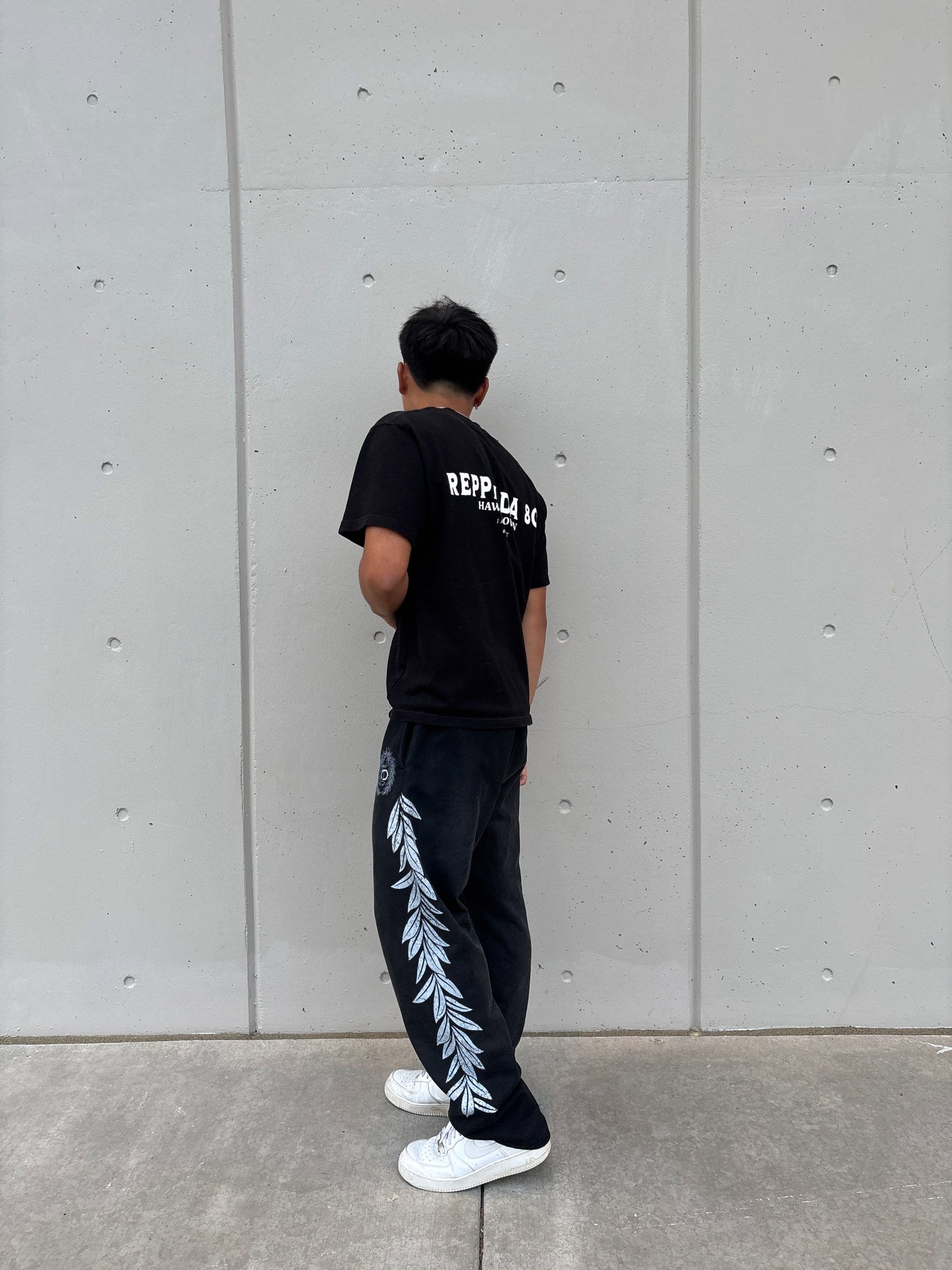 Maile Lei Acid Wash Sweat Pants 10/11